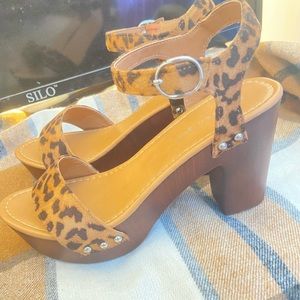 Cheetah print heels (size 8)